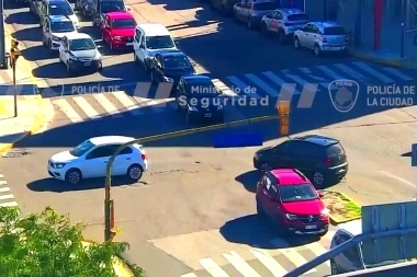 Detuvieron a dos sujetos que circulaban en auto robado y llevaban inhibidores de alarmas