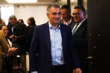 En La Plata: Pareja le marcó la cancha al PRO: "Vamos a pintar la provincia de violeta, no de amarillo”