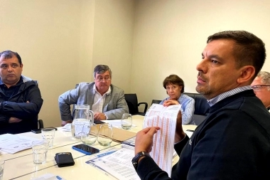 “No necesitamos cortar las rutas; con parar los camiones es suficiente”; la advertencia de Fleteros a Bullrich