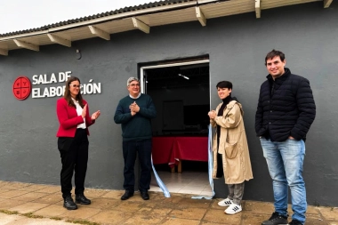 Lucía Gómez y Javier Rodríguez inauguraron una sala de elaboración de alimentos en Chaves