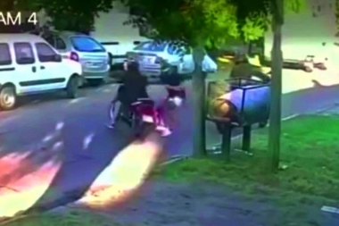 Conurbano descontrolado: motochorros dejaron a pie a un motoquero y asaltaron a una pareja