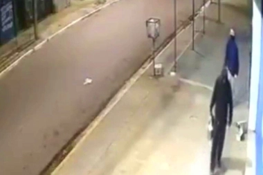 Más inseguridad en Merlo: una pareja de ratones robó una fiambrería, se llevaron efectivo y queso