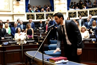 Un diputado del PRO saltó del barco amarillo y se fue al bloque de La Libertad Avanza