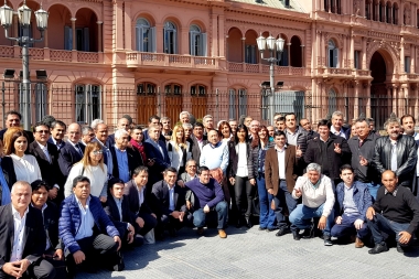 Intendentes de todo el país fueron a La Rosada a exigirle a Macri que restituya el “Fondo Sojero”