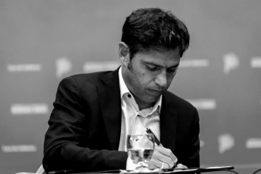 Kicillof en problemas: analiza endeudarse para garantizar que funcione la Provincia