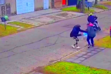 En Lanús, los motochorros eligen mujeres para robarles a plena luz del día