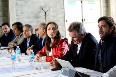 Con el Presupuesto 2019 como eje de la reunión, Vidal llevó a su Gabinete a Bahía Blanca