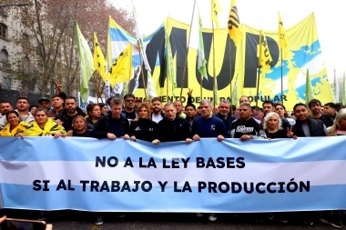 Gray junto a Zabaleta y Marttelli marcharon contra la aprobación de la Ley Bases en el Congreso