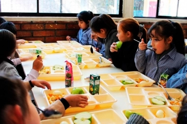 Consejeros escolares de Juntos le reclaman a Kicillof un aumento en el Servicio Alimentario Escolar