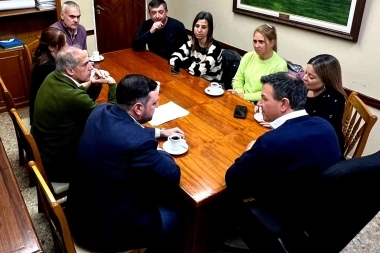 Sciaini firmó un convenio clave con PAMI para incorporar especialidades médicas en Roque Pérez