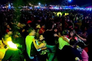 Con más de 30.000 presentes, Roque Pérez celebró La Noche de los Almacenes