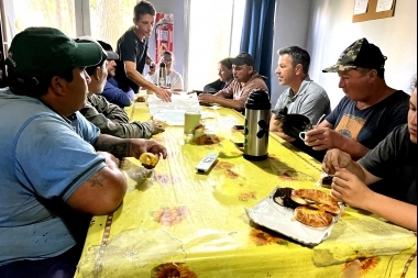 Sciaini visitó la Planta de Tratamiento de Residuos de Roque Pérez y dialogó con los trabajadores