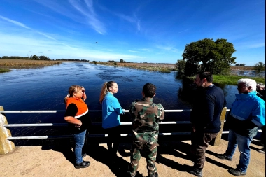 Acompañado de autoridades, Sciaini supervisó la crecida del Arroyo Saladillo en Roque Pérez