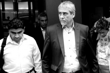 Ferraresi busca romper con La Cámpora y pretende que Kicillof juegue lejos del kirchnerismo duro