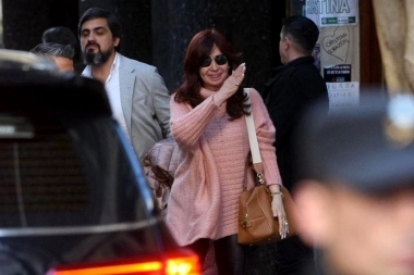 Cristina Kirchner declaró ante la jueza Capuchetti: no se dio cuenta que le habían gatillado