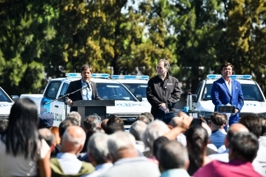 Kicillof entregó 40 patrulleros a La Matanza y le volvió a reclamar a Milei por la quita de fondos