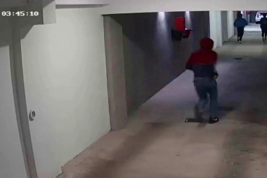 Rompeportones al ataque: en la madrugada irrumpen en garajes y el objetivo principal son las motos