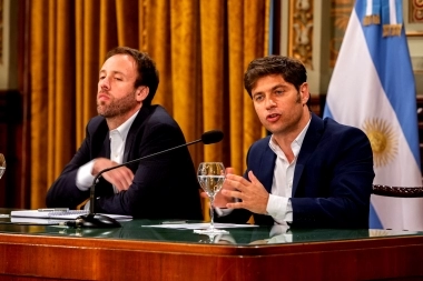 Suba de impuestos y recaudación: Kicillof acumula un superávit de 690.000 millones de pesos