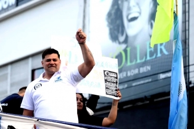 Masiva movilización en La Plata: un sector de la UOCRA encabezó "premarcha" por el financiamiento universitario