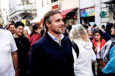 Achával marchó junto a los estudiantes en defensa de la Universidad Pública