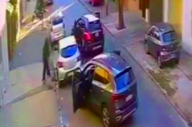 Adolescentes robaron tres vehículos y los "pusieron a enfriar" en la villa Carlos Gardel