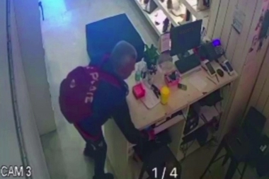 Ratero suelto en Lanús: la encargada fue a la trastienda y el aprovechó para robar