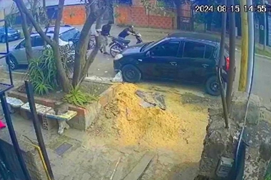 "Chorros de motos" en Morón: trabada con una linga, se la llevaron a la rastra