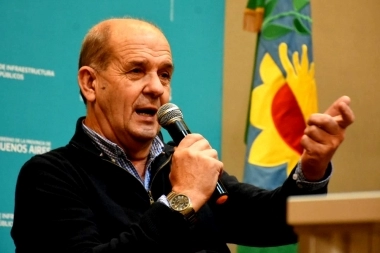 Zurro inauguró obras en Pehuajó: acusó a Milei de "robarse los fondos" y agradeció a Kicillof