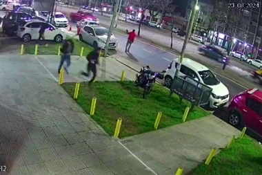 Noche salvaje en Avellaneda: emboscada y tiros de barras bravas en la puerta de una famosa parrilla