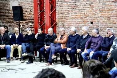 En medio de la feroz interna, el kicillofismo puso primera con el armado del acto del 17 de octubre