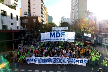 En una nueva marcha de la CGT, el kicillofismo participó de la movilización por el Día del Trabajador