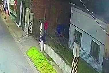 Terror en La Plata: dos bandas robaron casas a cuatro cuadras de distancia y una hora de diferencia