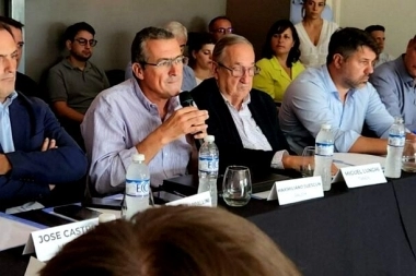 El Foro de Intendentes de la UCR respaldó a Manes, criticó a Milei y exigió “respeto” en el debate político