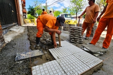 San Isidro comenzó con la reparación de veredas en zona comercial de Av. Centenario