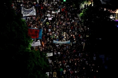 Imponente marcha de antorchas en La Plata y más de 80 Facultades tomadas en todo el país
