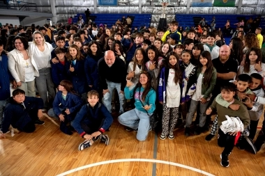 Mar Chiquita: más de mil jóvenes conversaron con Cayetano sobre la problemática del juego y las apuestas