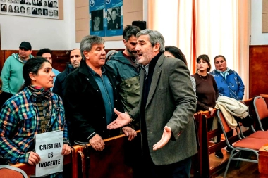 Huevos a un edil, caos e insultos: un discurso por Cristina puso patas para arriba al Concejo de Mar del Plata