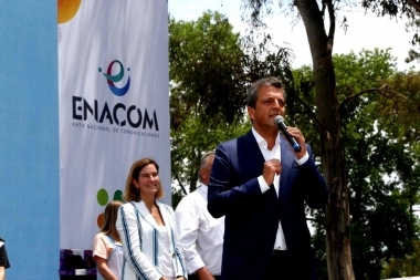 “Conectando con Vos”: Massa y Galmarini entregaron 3 mil tablets en Tigre