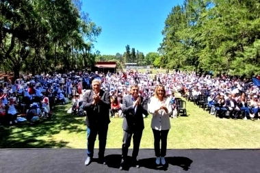 Galmarini y Ambrosini entregaron 1300 tablets a las escuelas primarias y secundarias de Tigre