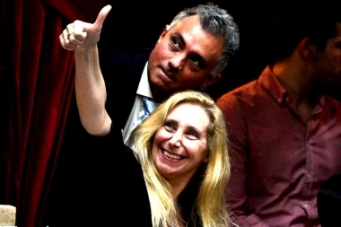 Pareja defendió a Karina Milei del escándalo cripto y afirmó que los libertarios irán “solos” en Provincia