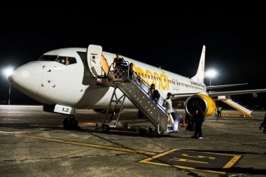 Insólito: un avión de Flybondi impactó contra la pista de aterrizaje en Mar del Plata