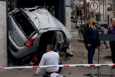 No fue por el "cosito": conductor borracho destruyó una ferretería en Berazategui