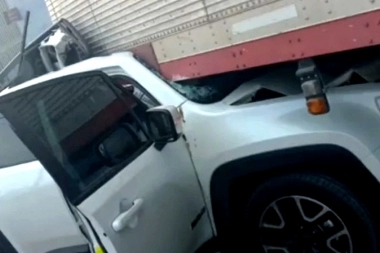 Robo al voleo en Caseros: a una pareja le sacaron una camioneta y la chocaron con un acoplado