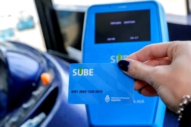 Milei alarga sus cruces contra Kicillof: le sugirió cerrar el Ministerio de la Mujer para pagar el boleto integrado