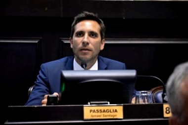 Passaglia manipula el reglamento para ejercer doble cargo: intendente y diputado hasta marzo