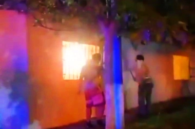 Descontrol en Mar del Plata: vecinos incendiaron un presunto aguantadero y búnker de narcomenudeo