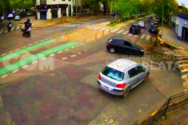 Pánico en La Plata: policías chocados, persecución en contramano y por la acera, acabó con roba ruedas detenidos