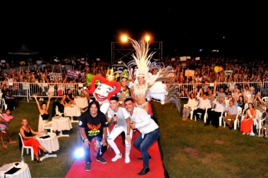 25 de Mayo brilló con la gran fiesta distrital del carnaval 2020: show de Los Totora