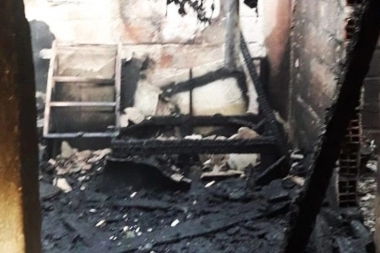 Violencia total: incendió la casa de la actual de su ex, le pegó y la apuñaló
