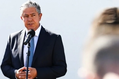 Más presión para Kicillof: Neuquén respaldó a Río Negro en la disputa por la planta de GNL